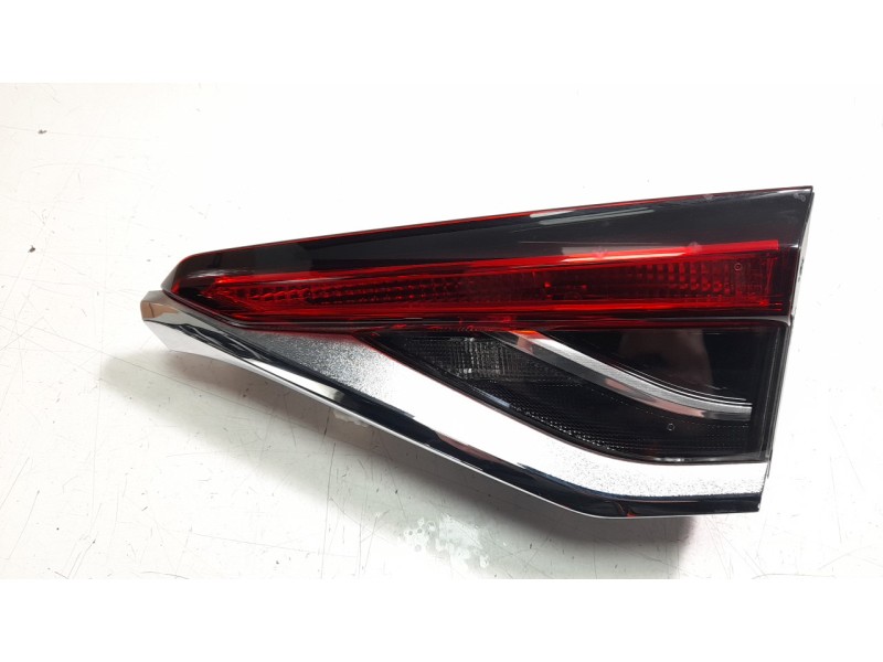 Recambio de piloto trasero derecho interior para toyota corolla (e21) referencia OEM IAM 8158002C3000  