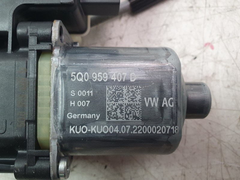 Recambio de elevalunas trasero izquierdo para seat leon sportstourer (kl8, kld) 2.0 tdi referencia OEM IAM 5FA839461A 0130822695