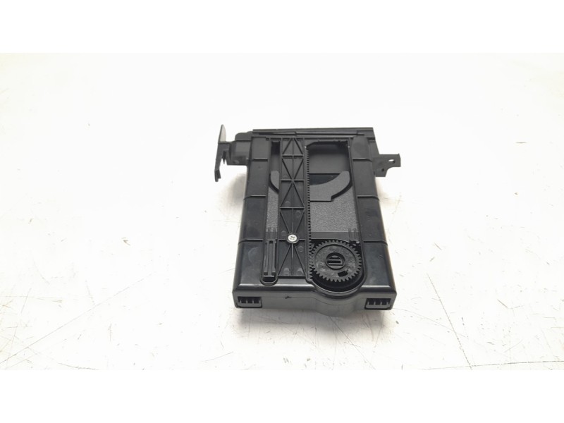 Recambio de cenicero para toyota prius+ advance referencia OEM IAM 5562047071  