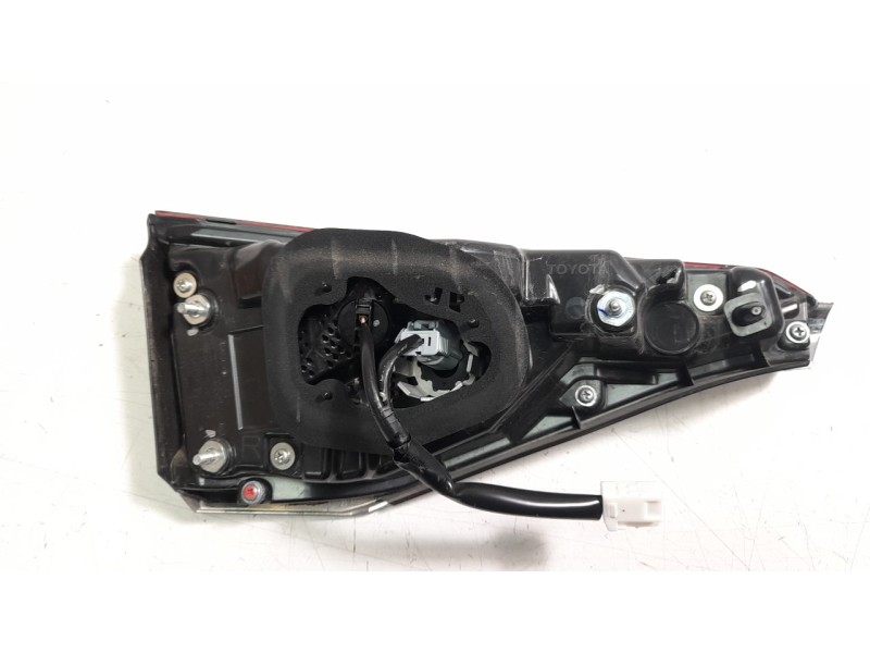 Recambio de piloto trasero derecho interior para toyota corolla (e21) referencia OEM IAM 8158002C3000  