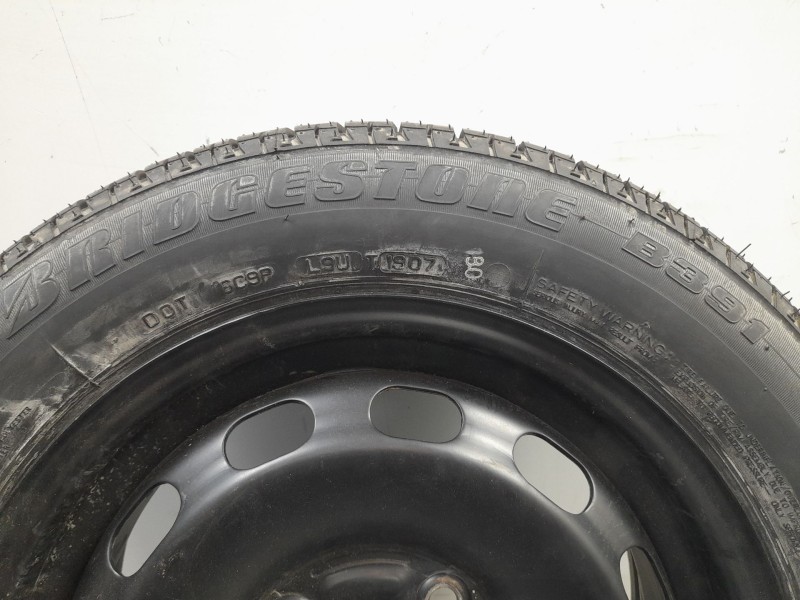 Recambio de neumatico repuesto para ford fiesta v (jh_, jd_) 1.4 16v referencia OEM IAM 1756514  