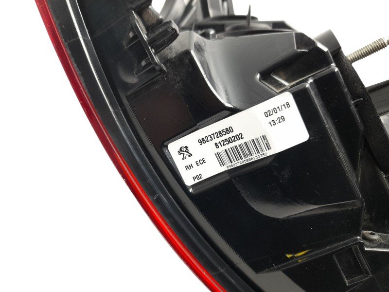 Recambio de piloto trasero derecho para peugeot 308 ii (lb_, lp_, lw_, lh_, l3_) 1.6 hdi 100 referencia OEM IAM 9823728580  103F