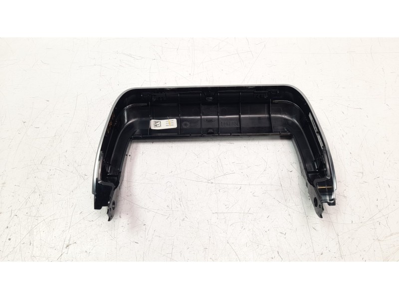 Recambio de moldura para land rover range rover evoque referencia OEM IAM K8D2044E04A  