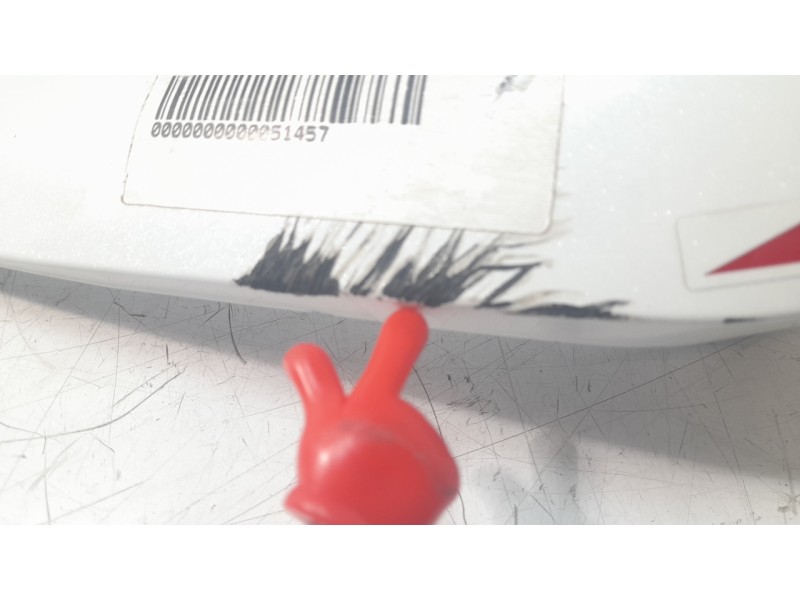 Recambio de moldura para honda cb 750 hornet referencia OEM IAM 77261MKPJ000  