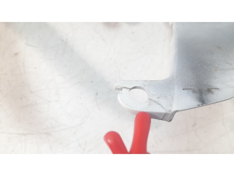 Recambio de moldura para honda cb 750 hornet referencia OEM IAM 77261MKPJ000  