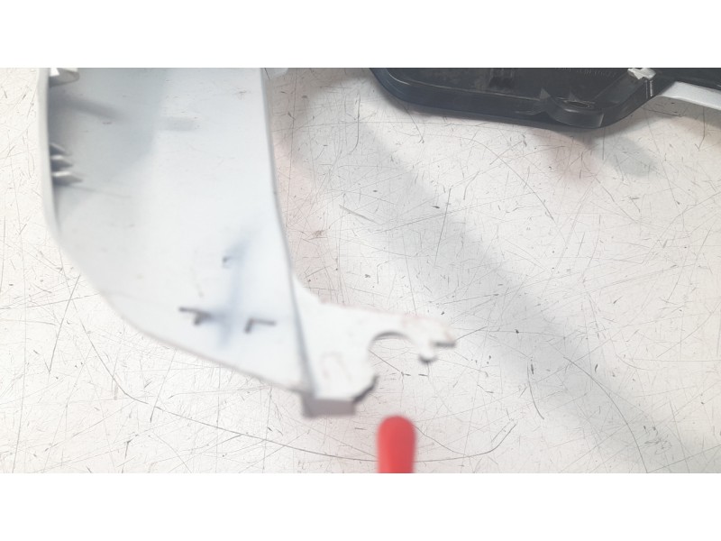 Recambio de moldura para honda cb 750 hornet referencia OEM IAM 77261MKPJ000  