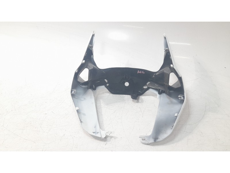 Recambio de moldura para honda cb 750 hornet referencia OEM IAM 77261MKPJ000  