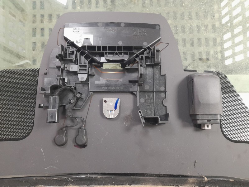 Recambio de parabrisas para toyota yaris cross hybrid 2wd active tech referencia OEM IAM 561010DK00  