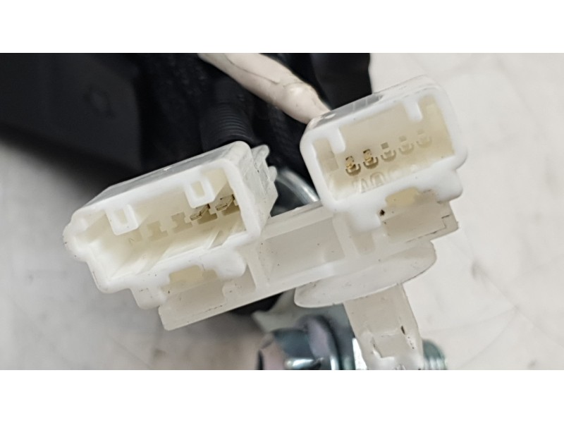 Recambio de enganche cinturon central para toyota c-hr (_x1_) 1.8 hybrid (zyx10_, zyx11_) referencia OEM IAM 73480F4010C2 73480F