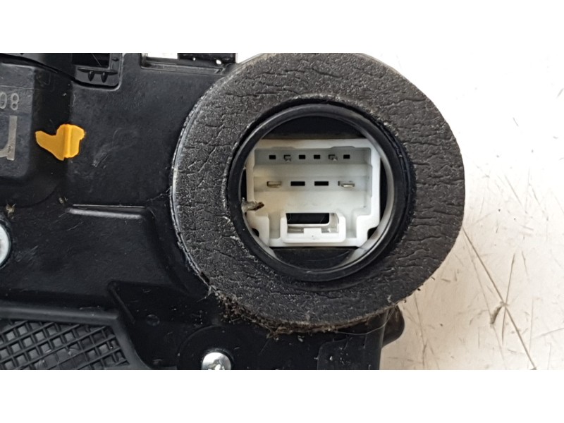 Recambio de cerradura puerta trasera derecha para toyota c-hr (_x1_) 1.8 hybrid (zyx10_, zyx11_) referencia OEM IAM 69050F4010  