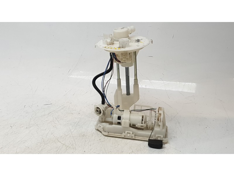 Recambio de bomba combustible para toyota c-hr (_x1_) 1.8 hybrid (zyx10_, zyx11_) referencia OEM IAM 77020F4010  