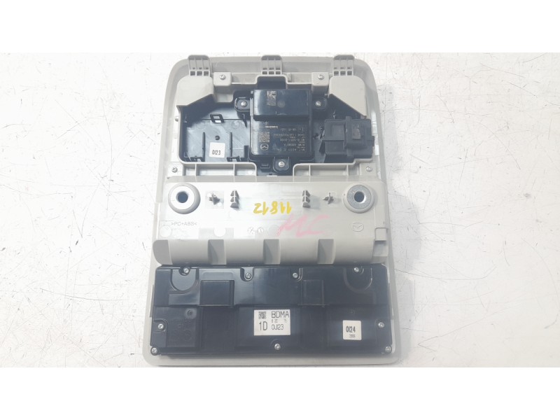 Recambio de luz interior para mazda 3 sedán (bp) evolution referencia OEM IAM BCKA6997YB02  