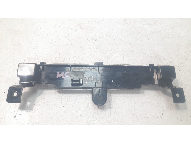 Recambio de luz central de freno para mazda 3 sedán (bp) evolution referencia OEM IAM B0J951580  
