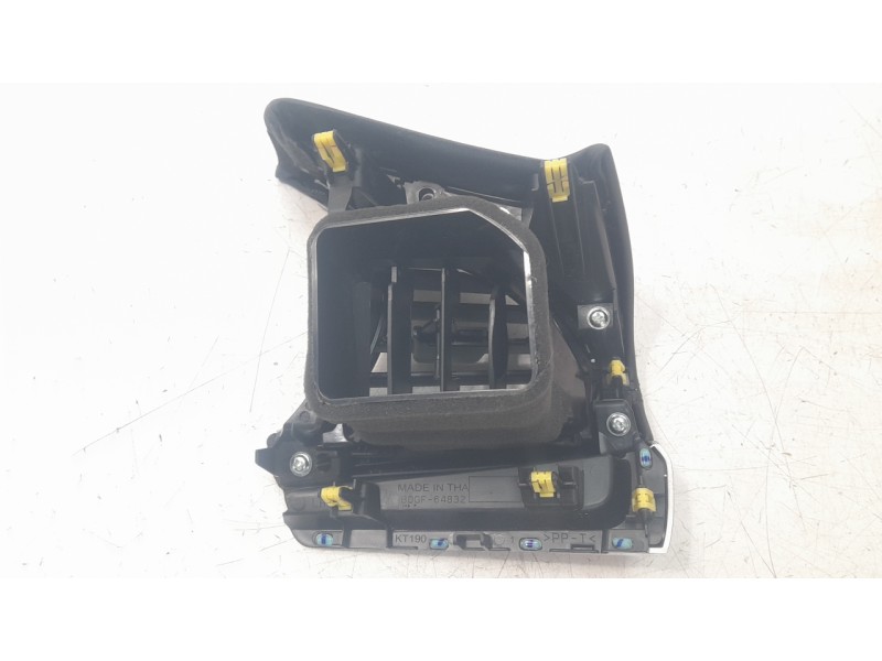 Recambio de aireador izquierdo para mazda 3 sedán (bp) evolution referencia OEM IAM BDGF64832  