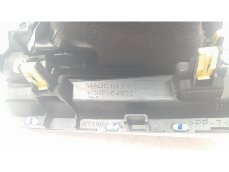 Recambio de aireador izquierdo para mazda 3 sedán (bp) evolution referencia OEM IAM BDGF64832  