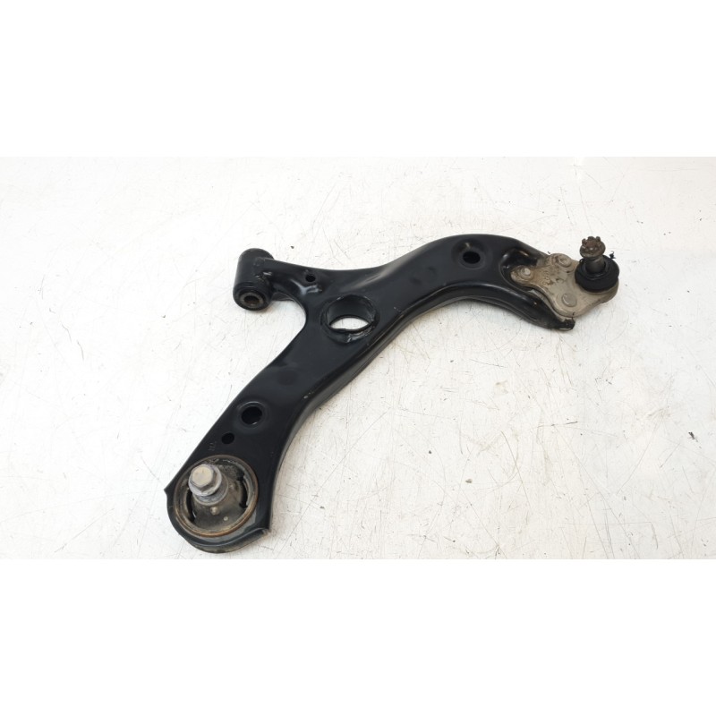 Recambio de brazo suspension inferior delantero derecho para toyota c-hr (_x1_) 1.8 hybrid (zyx10_, zyx11_) referencia OEM IAM 4
