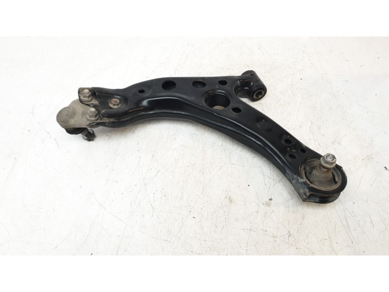 Recambio de brazo suspension inferior delantero derecho para toyota c-hr (_x1_) 1.8 hybrid (zyx10_, zyx11_) referencia OEM IAM 4