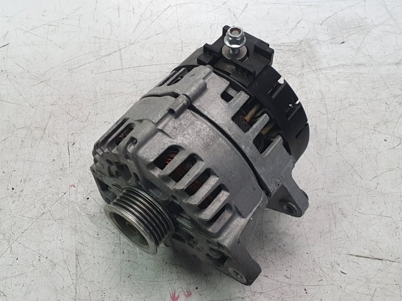 Recambio de alternador para mercedes-benz b-klasse (bm 247) b 200 d referencia OEM IAM 0009063903  