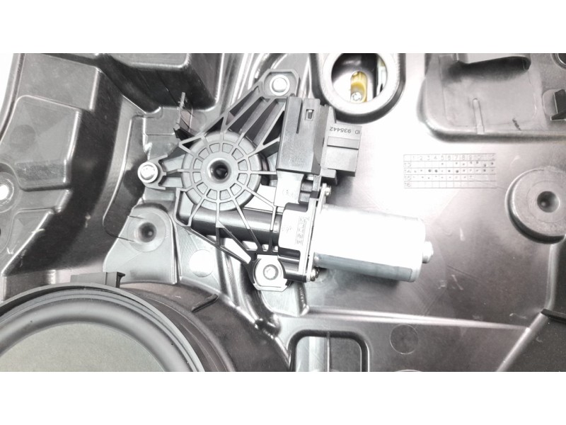Recambio de elevalunas trasero derecho para mercedes-benz clase gla (w156) gla 200 cdi (156.908) referencia OEM IAM A2047302835 