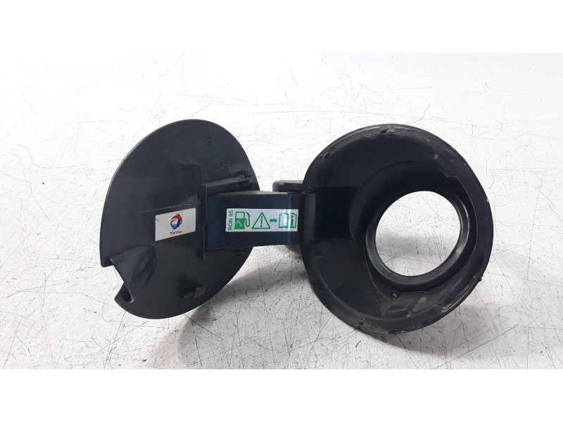 Recambio de tapa exterior combustible para peugeot 208 1.2 12v vti referencia OEM IAM 9673905980  