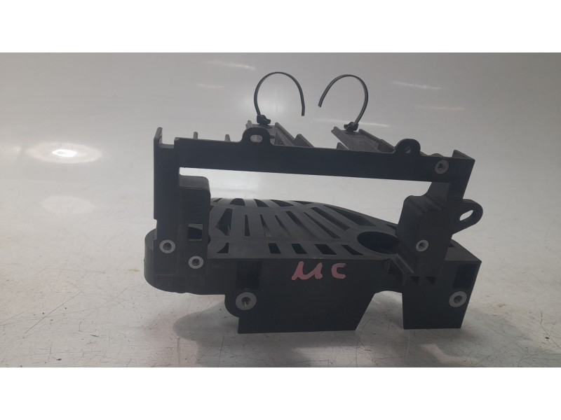 Recambio de soporte compresor aire acondicionado para tesla model 3 (5yj3) ev referencia OEM IAM 166701400C  