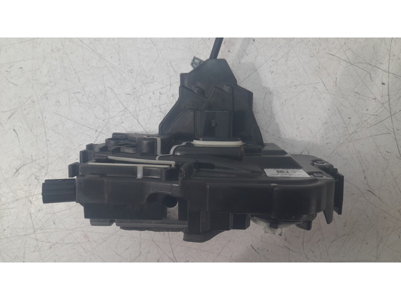 Recambio de cerradura puerta delantera izquierda para ford kuga iii (dfk) 2.5 fhev referencia OEM IAM 2697822  