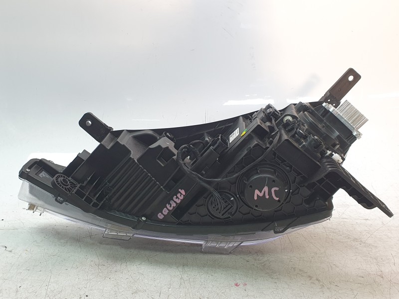Recambio de faro derecho para mg zs 1.5 hybrid+ referencia OEM IAM 11990304  