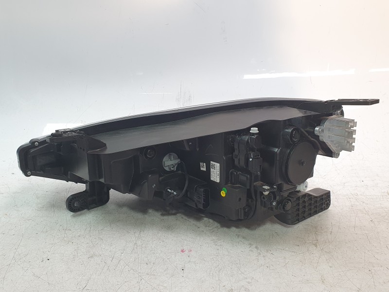 Recambio de faro derecho para mg zs 1.5 hybrid+ referencia OEM IAM 11990304  