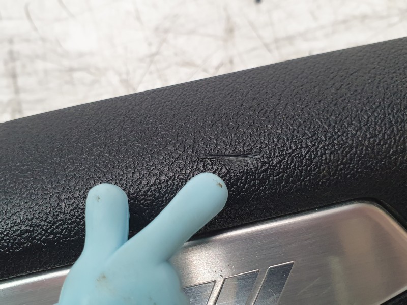 Recambio de moldura para bmw 1 (f40) 118 d referencia OEM IAM 51477469183  