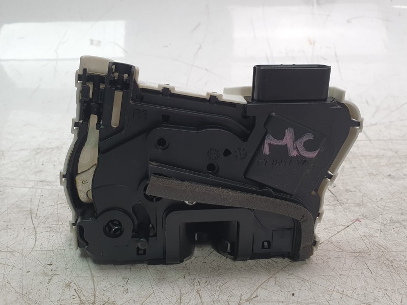 Recambio de cerradura puerta trasera derecha para mg zs comfort referencia OEM IAM 10845783  