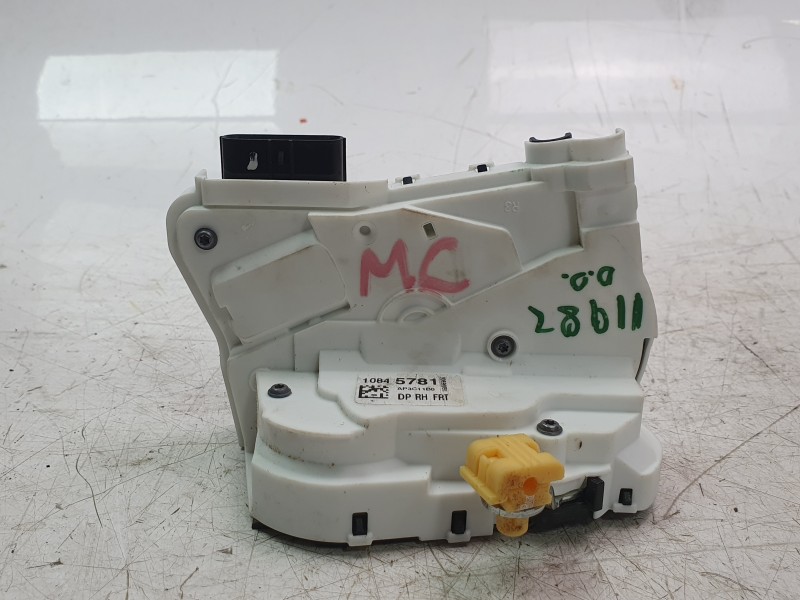 Recambio de cerradura puerta delantera derecha para mg zs comfort referencia OEM IAM 10645781  