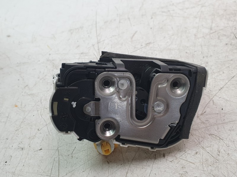 Recambio de cerradura puerta delantera derecha para mg zs comfort referencia OEM IAM 10645781  