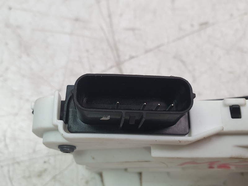 Recambio de cerradura puerta delantera derecha para mg zs comfort referencia OEM IAM 10645781  