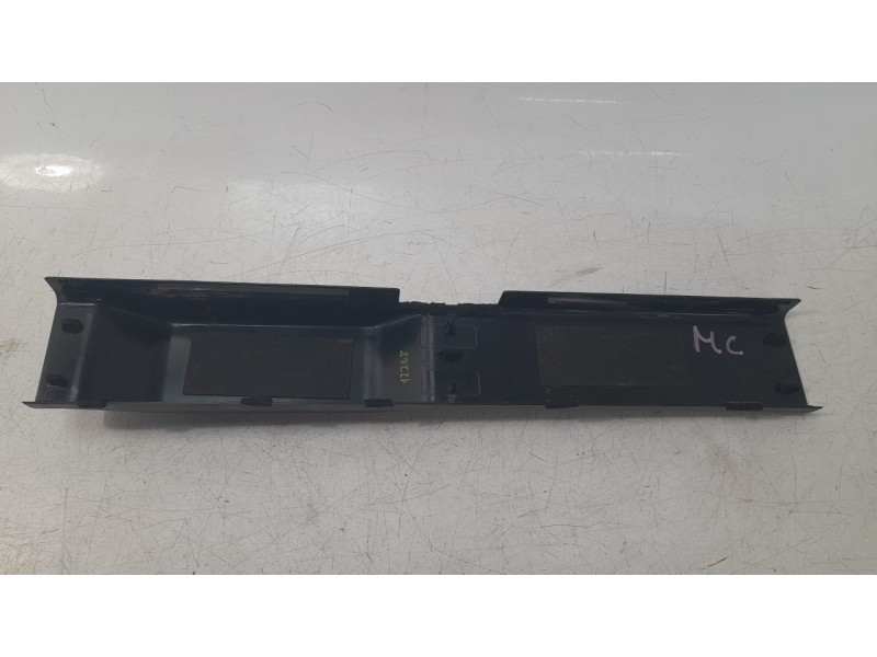 Recambio de moldura para mercedes-benz clase g (w463) g 270 cdi (463.322, 463.323) referencia OEM IAM 4637470071  