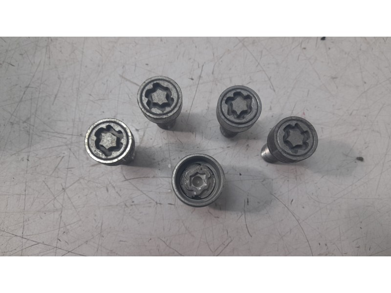 Recambio de juego tornillos de rueda para volkswagen touran (5t1) 2.0 tdi referencia OEM IAM   