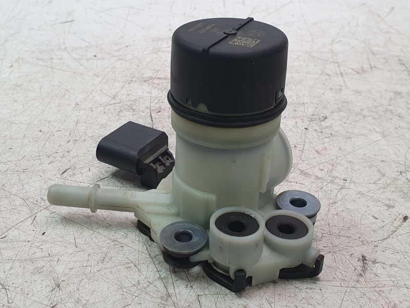 Recambio de bomba combustible para volkswagen touran (5t1) 2.0 tdi referencia OEM IAM F01C070013  