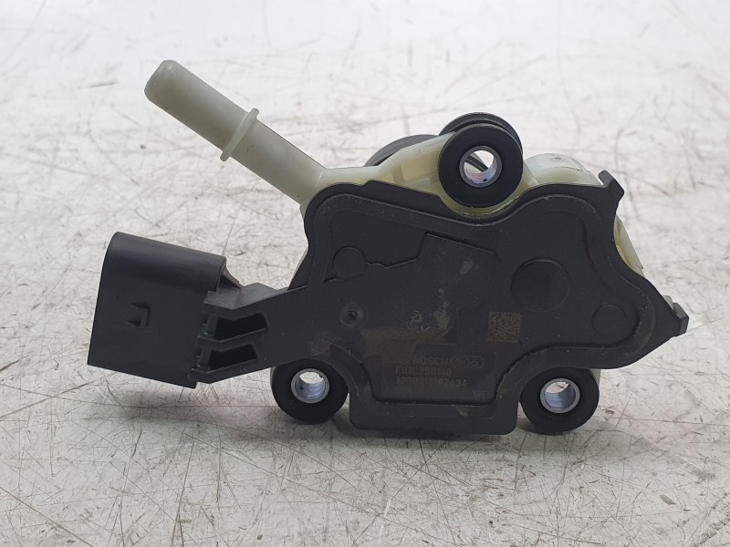 Recambio de bomba combustible para volkswagen touran (5t1) 2.0 tdi referencia OEM IAM F01C070013  