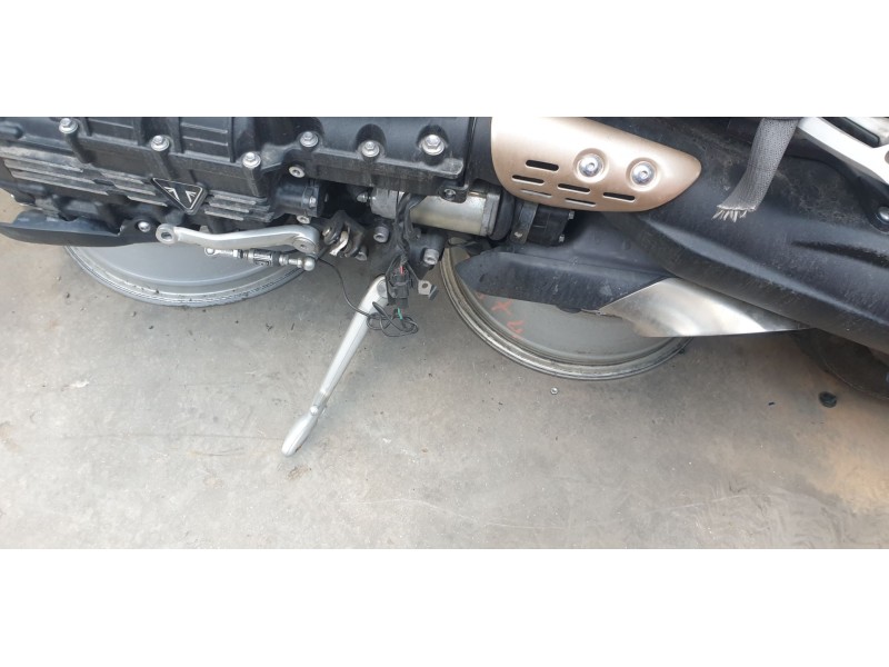 Recambio de caballete lateral para triumph rocket 3 r referencia OEM IAM   