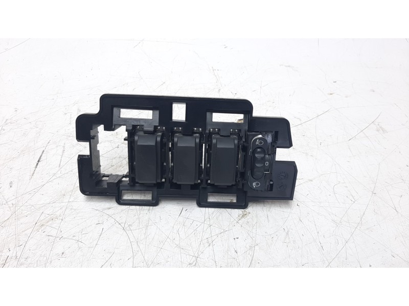 Recambio de interruptor para smart fortwo coupe 0.9 turbo cat referencia OEM IAM 8200379685  
