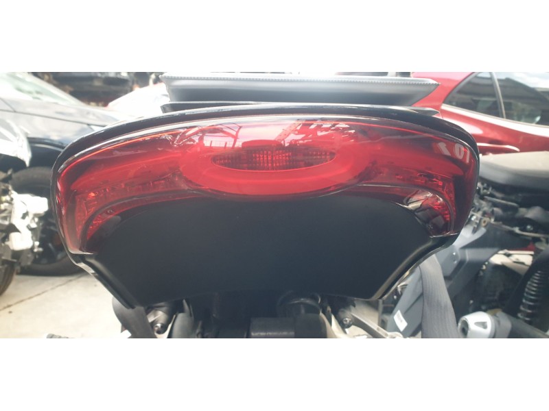 Recambio de luz central de freno para triumph rocket 3 r referencia OEM IAM   