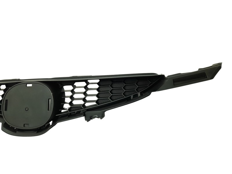 Recambio de rejilla delantera para mazda 2 lim. (de) referencia OEM IAM D65150710B  MZ3092001 , 3331500