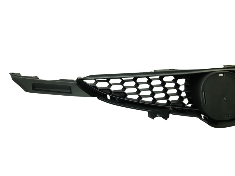 Recambio de rejilla delantera para mazda 2 lim. (de) referencia OEM IAM D65150710B  MZ3092001 , 3331500