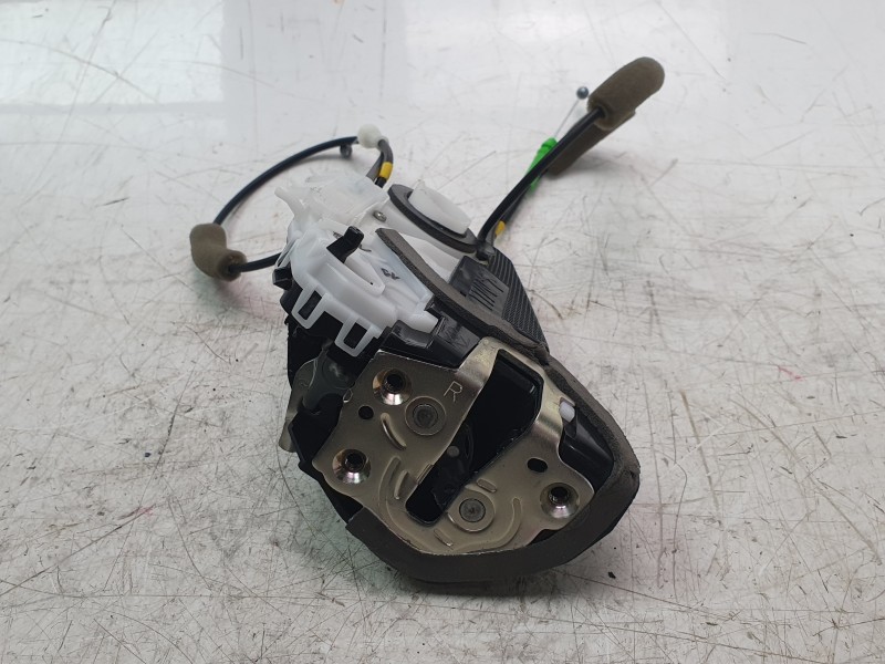 Recambio de cerradura puerta trasera derecha para toyota yaris (_p21_, _pa1_, _ph1_) 1.5 (mxpa11) referencia OEM IAM 69050k0040 