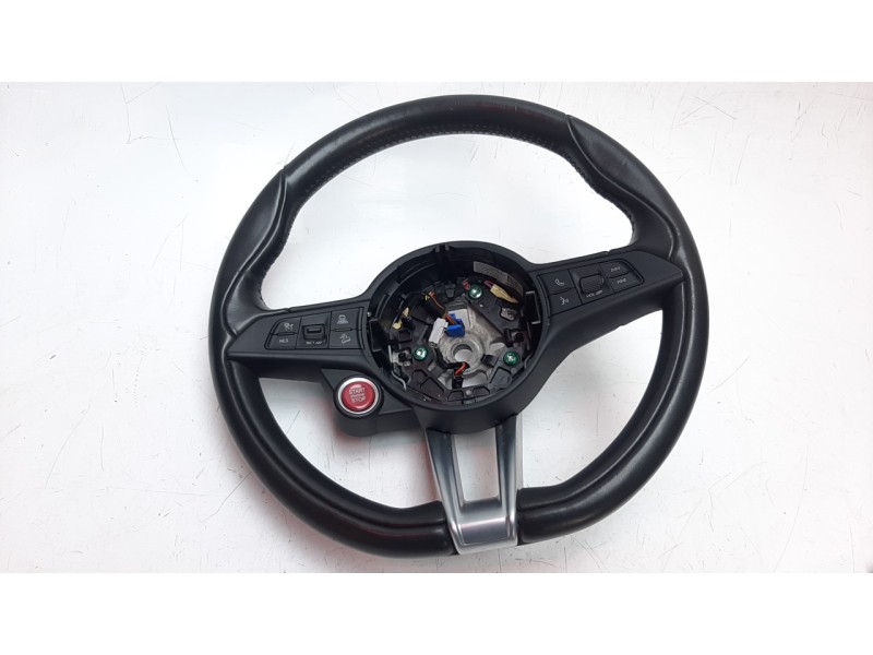 Recambio de volante para alfa romeo stelvio (630) quadrifoglio 4wd referencia OEM IAM 6000628861  