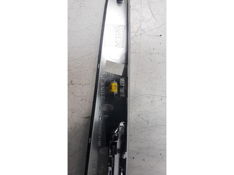 Recambio de moldura para renault megane iv grandtour 1.2 tce energy referencia OEM IAM 969311987R  