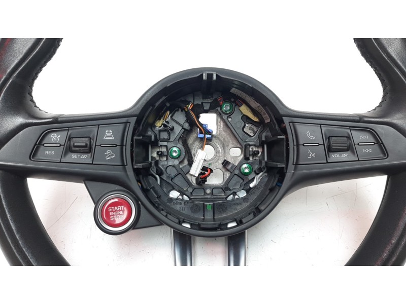 Recambio de volante para alfa romeo stelvio (630) quadrifoglio 4wd referencia OEM IAM 6000628861  