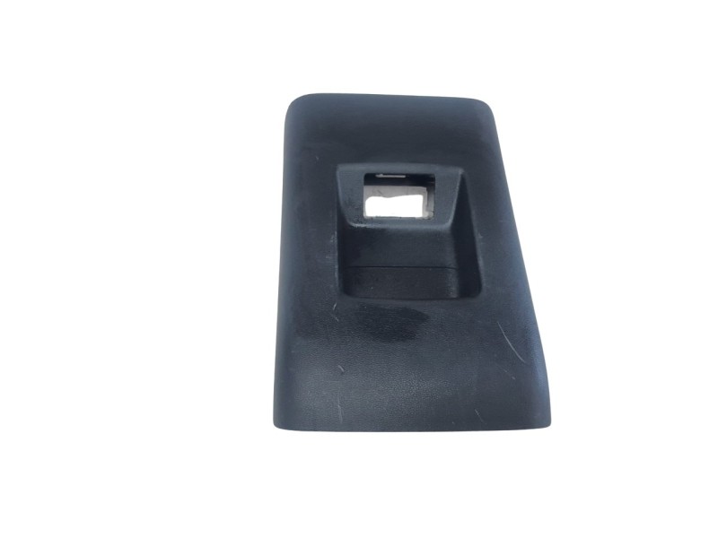 Recambio de moldura para hyundai tucson referencia OEM IAM 84640N7100NNB  