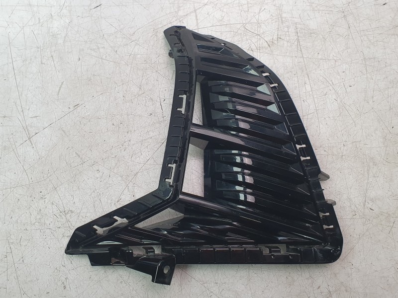 Recambio de rejilla paragolpes derecha para hyundai i20 iii (bc3, bi3) 1.0 t-gdi referencia OEM IAM 86564Q0GA0EB  