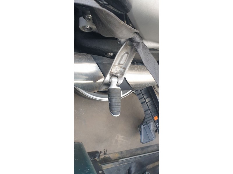 Recambio de estribera derecha para triumph rocket 3 r referencia OEM IAM   