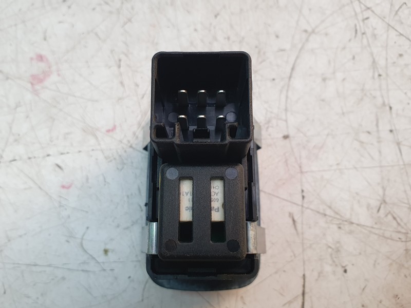 Recambio de mando elevalunas trasero izquierdo para jeep cherokee limited 4wd referencia OEM IAM 68214156AB  